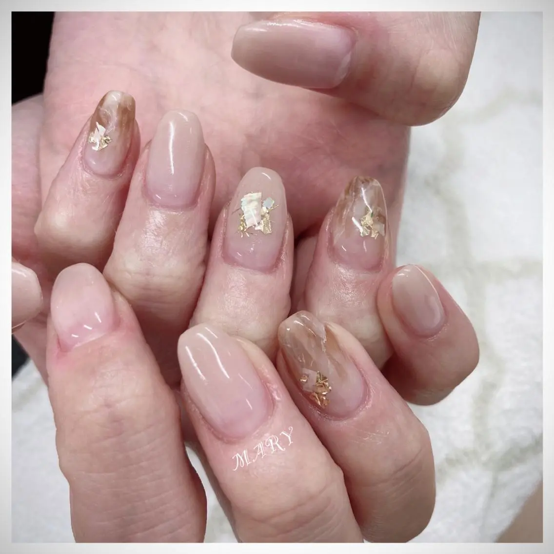 ネイル ブラウン グラデーション 大理石ネイル(マーブル) ニュアンスネイル オフィスネイル ハンドネイル Mary nail .narumiのネイルデザイン