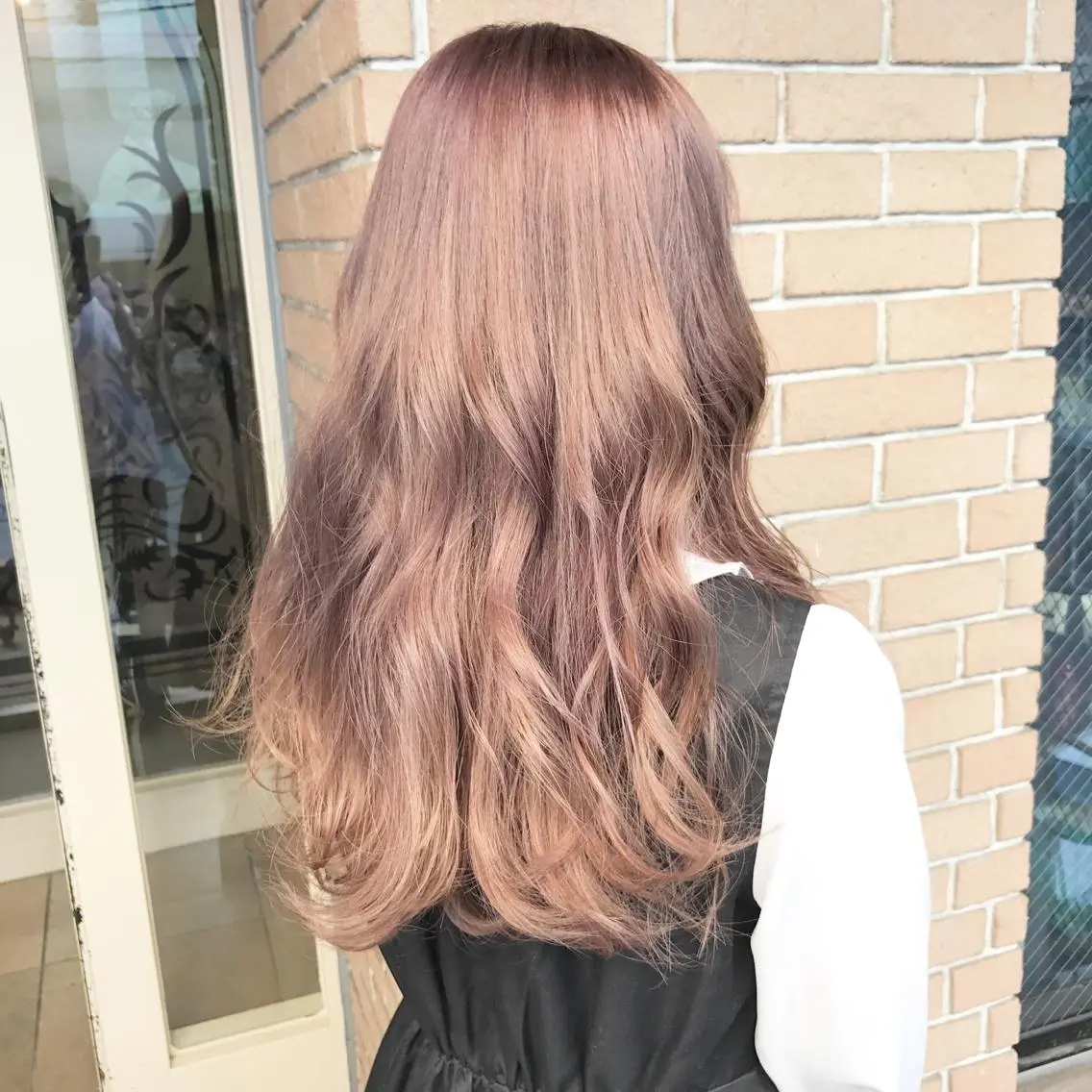 ロング カラー パーマ ヘアアレンジ メンズ キッズ ネイル マツエク・マツパ ベージュカラー サロンドミルク 原宿のヘアスタイル