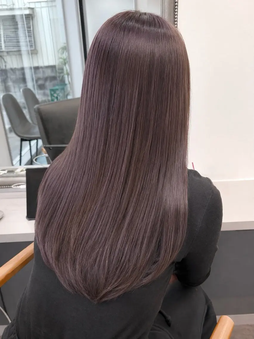 セミロング カット ヘアカラー 癖戻りなし縮毛矯正× 髪質改善✂︎戸祭　伶のヘアスタイル