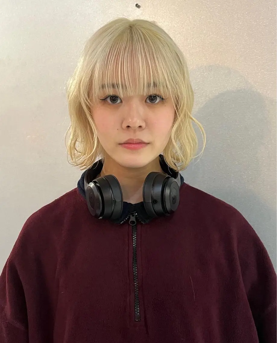 ショート カラー 抜きっぱなしブロンド ブロンド 韓国ボブ/レイヤー ボブ/ EMIRIのヘアスタイル