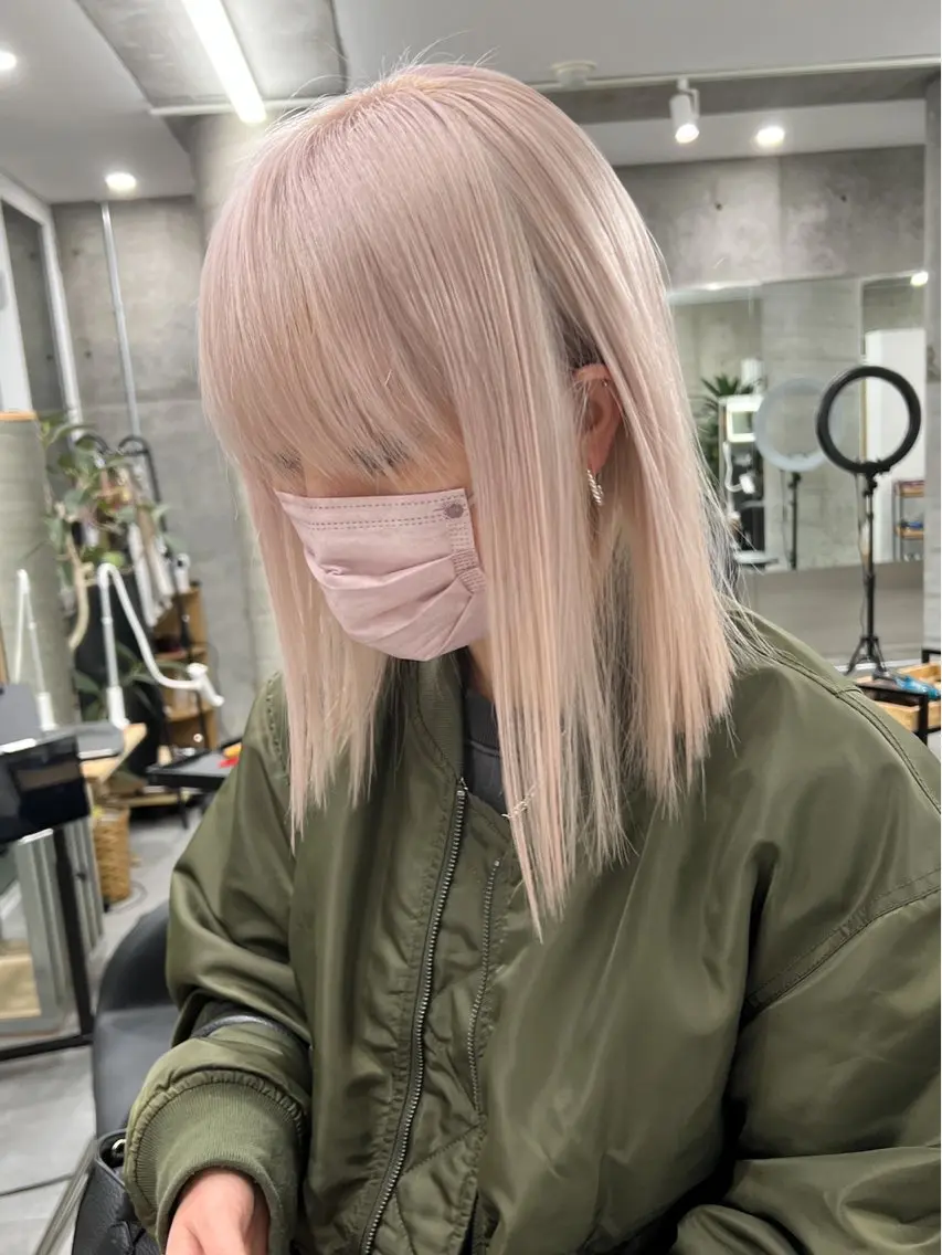 ミディアム カラー ベージュカラー ブリーチ ケアブリーチ ハイトーンカラー ホワイトベージュ ヘアカラー トリートメント welring hair salonのヘアスタイル