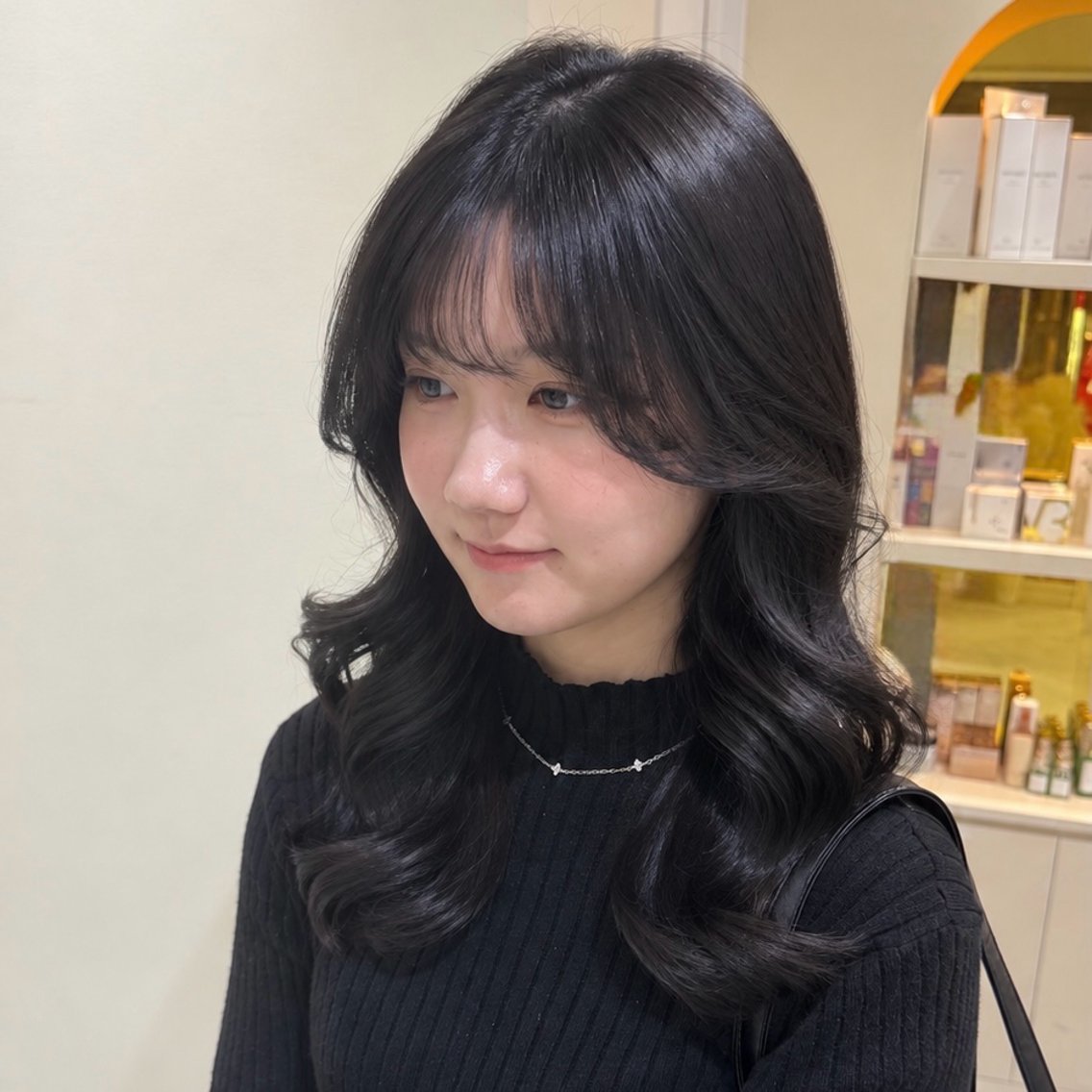 ロング カラー ヘアカラー YURA𝜗𝜚˚⋆ /韓国idolヘアのヘアスタイル