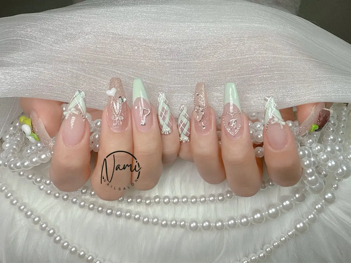 ネイル 長さ出し ガーリー 韓国ネイル ロングネイル 持ち込み Nami nail salonのネイルデザイン