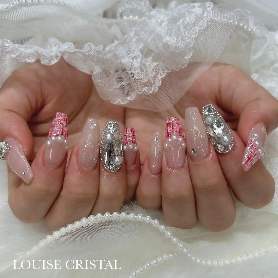 ネイル ハンドネイル LOUISE CRYSTALのネイルデザイン
