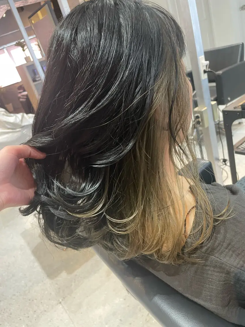 セミロング カラー ベージュカラー インナーカラー sato manamiのヘアスタイル