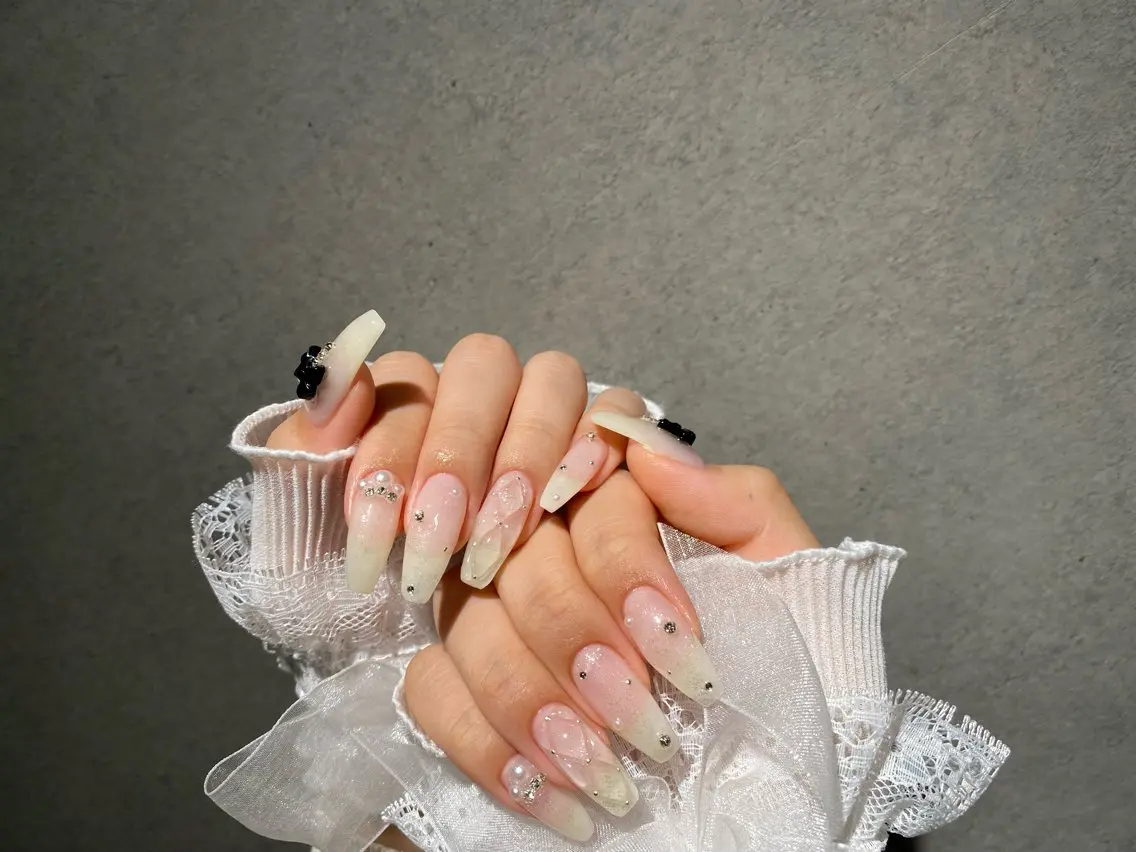 ネイル I-nailロング /ワンホン/キラキラのネイルデザイン