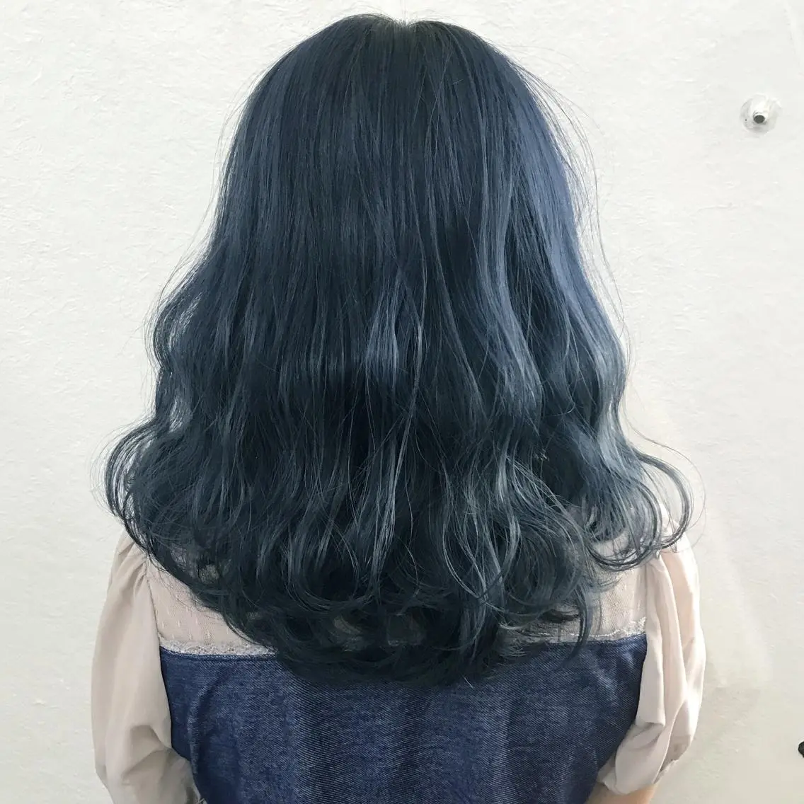 ミディアム カラー ブリーチ ブルーカラー K-POP好き美容師 🇰🇷Kai.Yのヘアスタイル