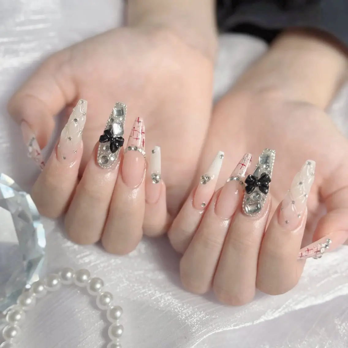 ネイル オーロラネイル クリアネイル 成人式 フラッシュネイル ジェルネイル ハンドネイル Amee Nail Salonのネイルデザイン