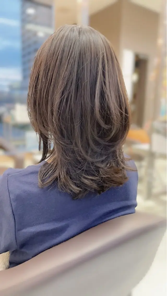 ミディアム カラー ブリーチ デザインカラー ハイライトカラー インナーカラー ハッシュカット カット 大阪梅田/レイヤー/ ハイライト/yuuのヘアスタイル