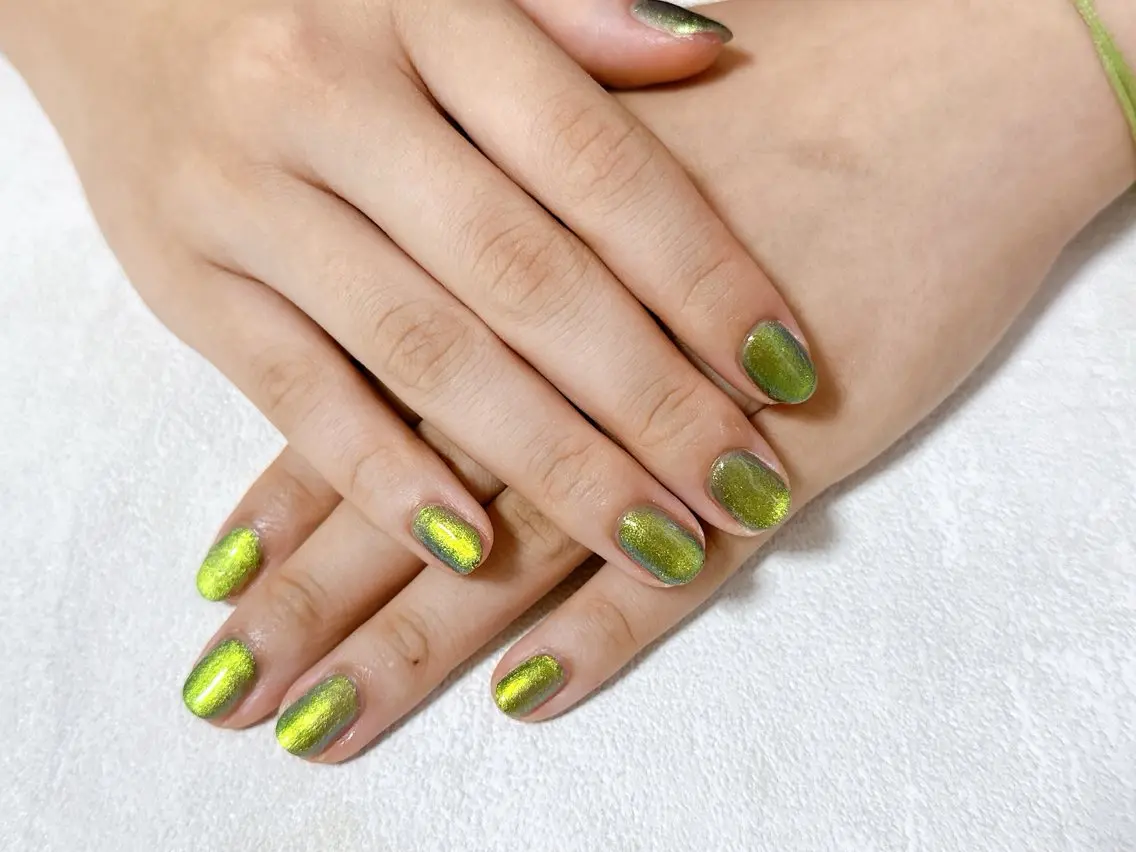 ネイル オーロラネイル フットネイル フレンチネイル ジェルネイル キラキラネイル ハンドネイル mogunail &blowのネイルデザイン
