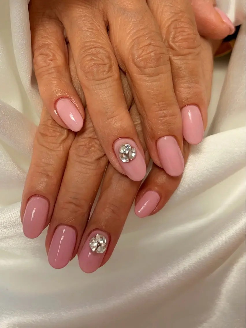 ネイル ワンカラーネイル ストーンネイル ハンドネイル nail salon BrooChillのネイルデザイン