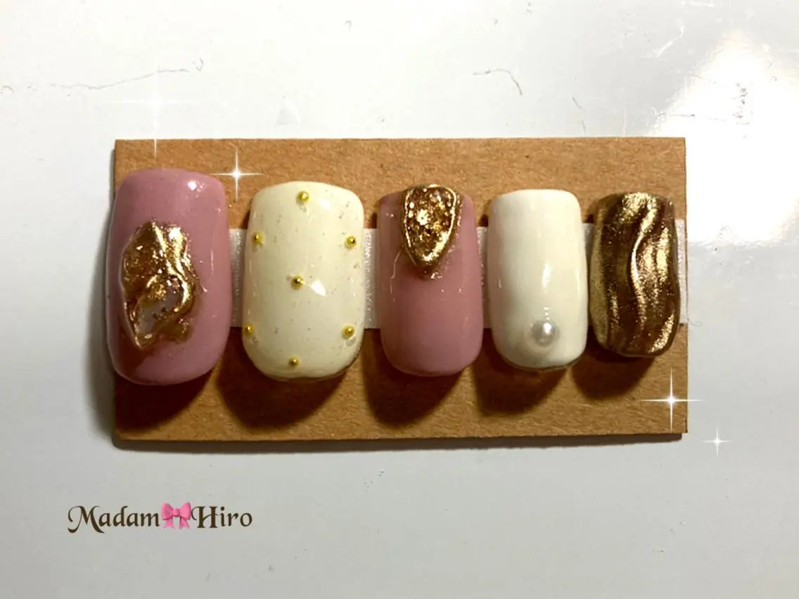 ネイル ミラーネイル ニュアンスネイル ピンク ホワイト Lianネイル 寛子Lianのネイルデザイン