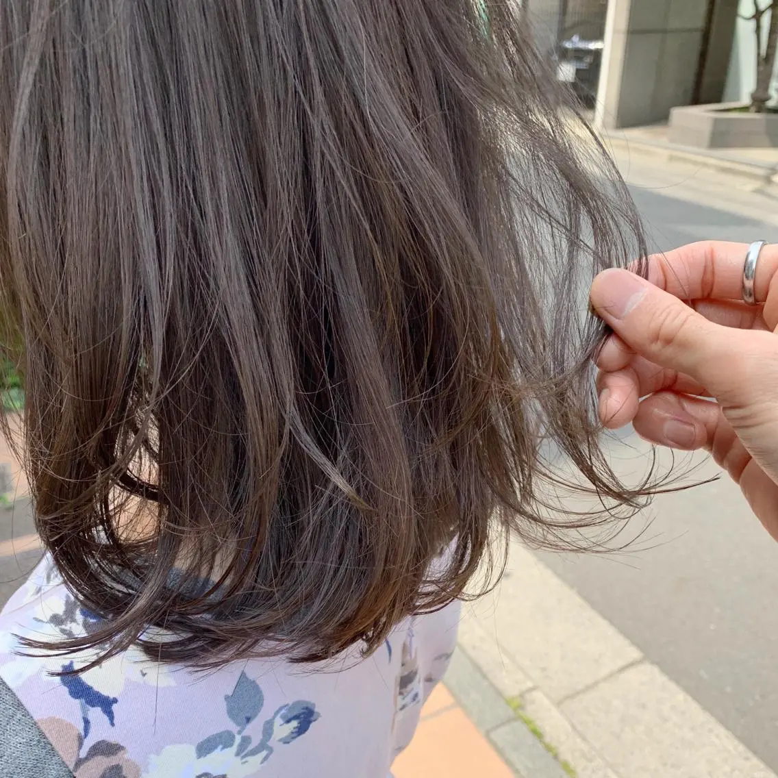 ミディアム カラー パーマ ヘアアレンジ 黒髪 透明感カラー グレージュ カット ヘアカラー トリートメント 松田 亮葉のヘアスタイル