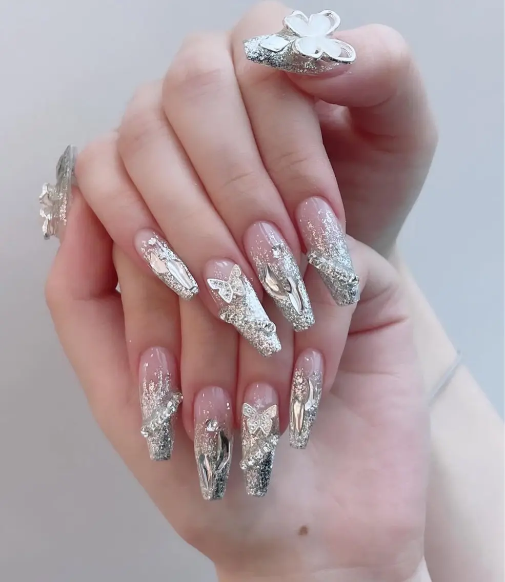 ネイル フレンチネイル キラキラネイル マグネットネイル ミラーネイル ニュアンスネイル ハンドネイル Tira Nailのネイルデザイン