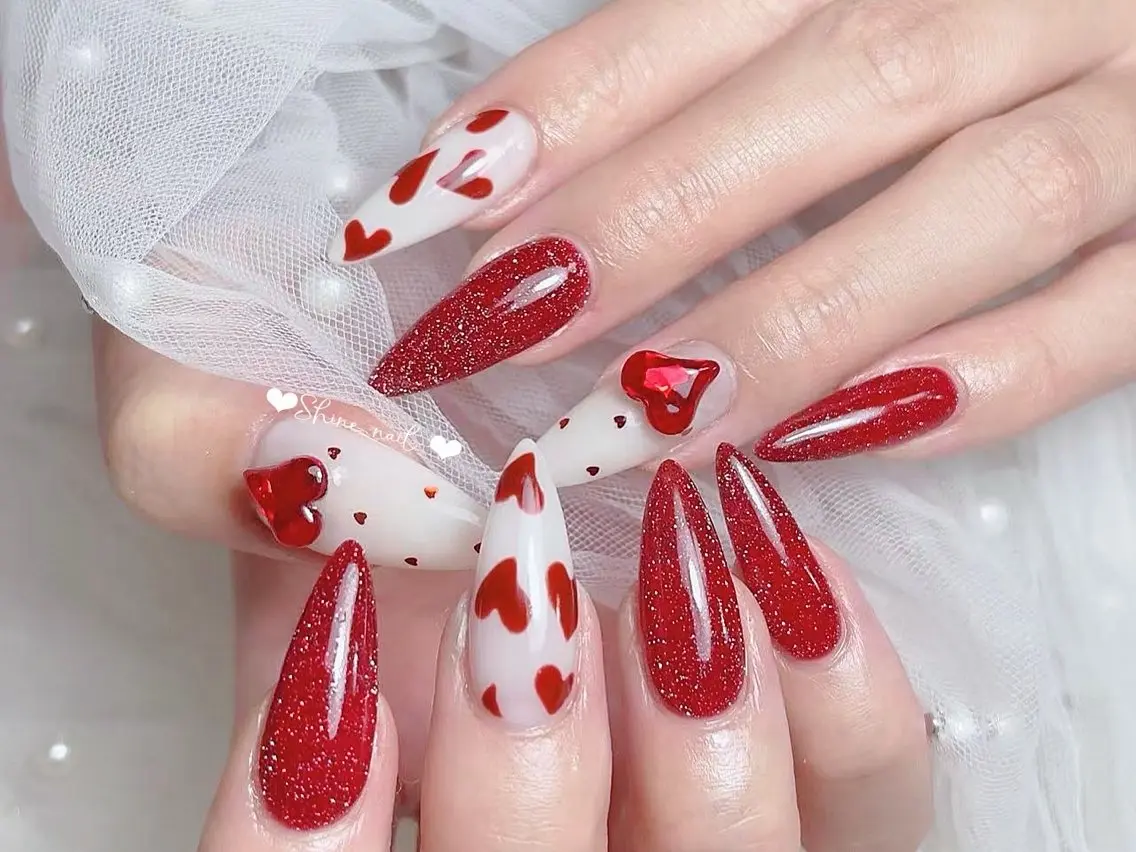 ネイル オーロラネイル チークネイル フットネイル フレンチネイル ガラスフレンチ ハンドネイル shine 🎀 長さだし&デザインのネイルデザイン
