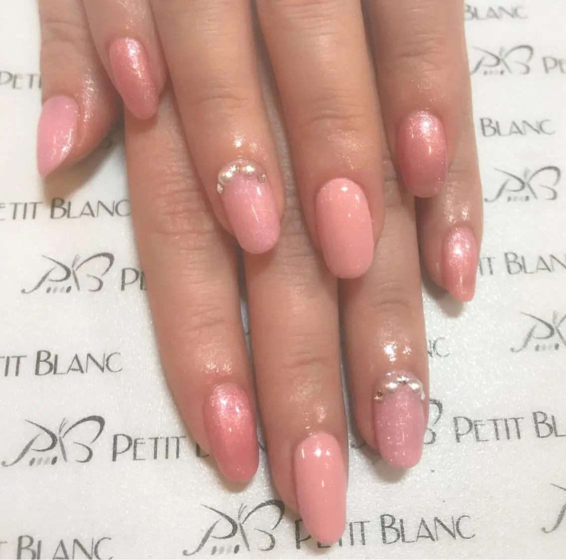 ネイル ワンカラーネイル ストーンネイル PetitBlanc KAZUKIのネイルデザイン