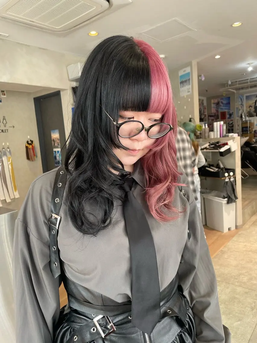 ロング カラー 黒髪 ピンクカラー 似合わせカット/ デザインカラー🦄のヘアスタイル