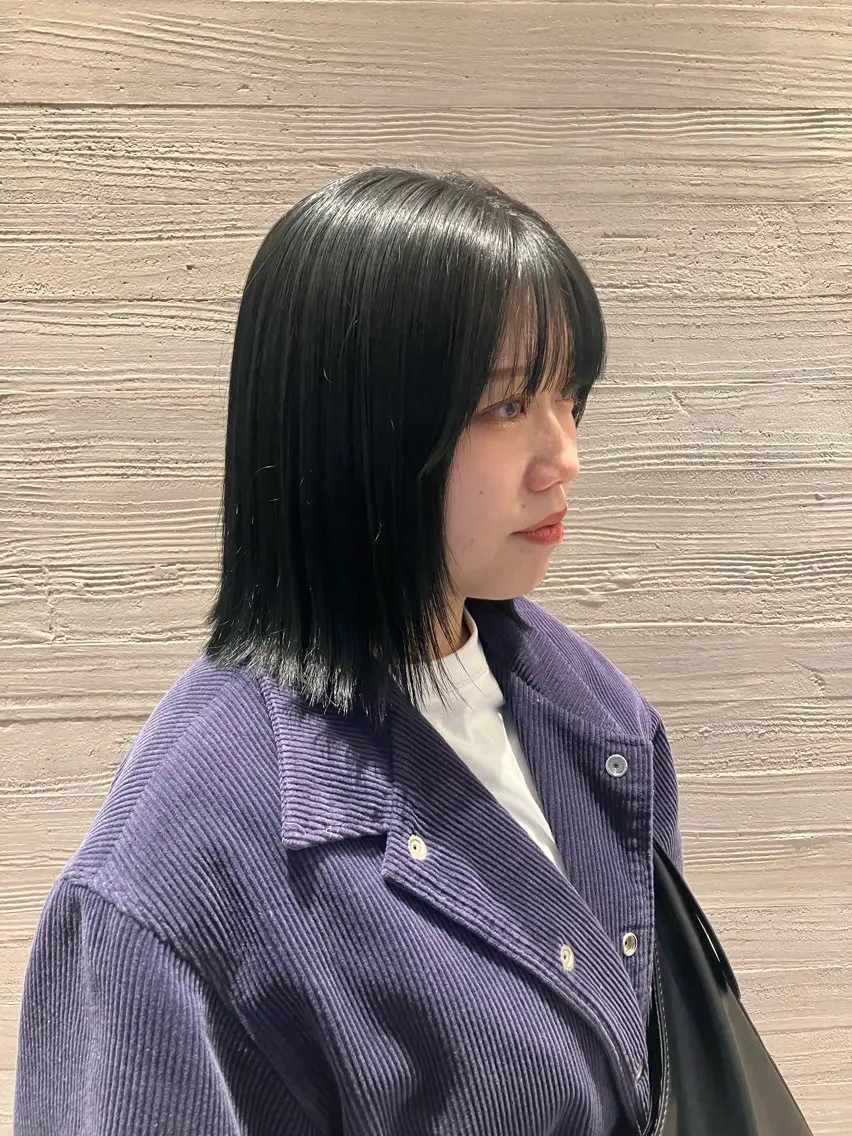 ショート カラー サキ🤍ハイトーン 🪩レイヤーカットのヘアスタイル