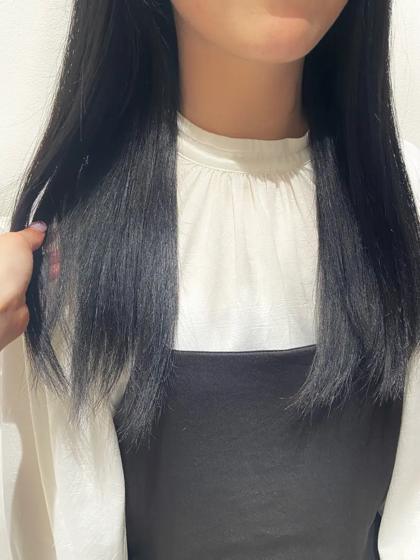 ロング カラー 黒髪 ブリーチ ブルーカラー ブルーブラック ブリーチなしカラー カット ヘアカラー 山田 悠朱里のヘアスタイル
