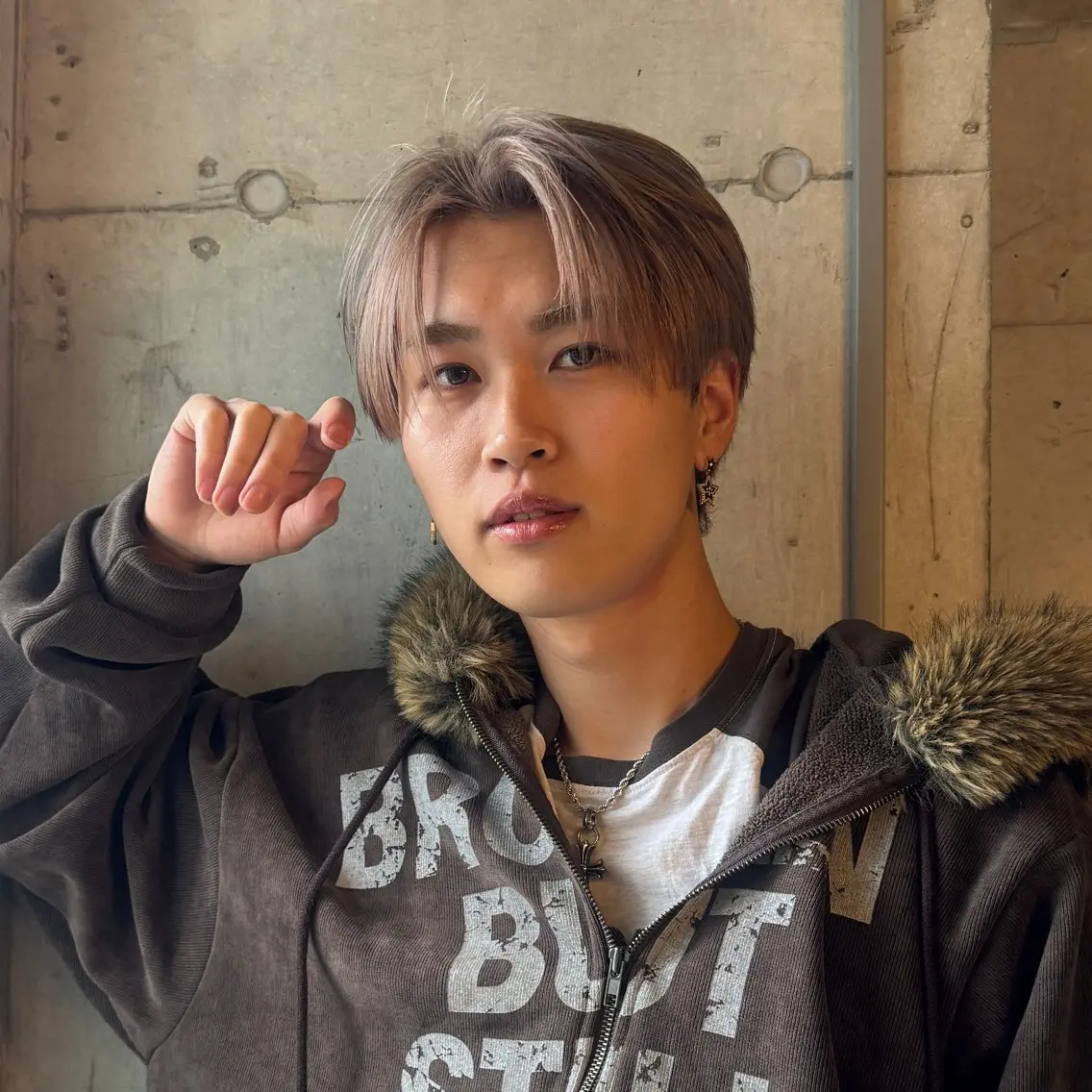 ショート カラー メンズ メンズブリーチ メンズハイライト メンズハイトーン ブリーチ デザインカラー カット ヘアカラー トリートメント ヘアセット お悩み×垢抜け特化 KAYA/渋谷のヘアスタイル