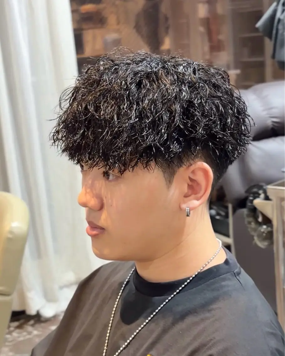 パーマ メンズ メンズパーマ ツイストスパイラルパーマ スパイラルパーマ メンズ特化型美容師・ タカハシ ヒロヤのヘアスタイル
