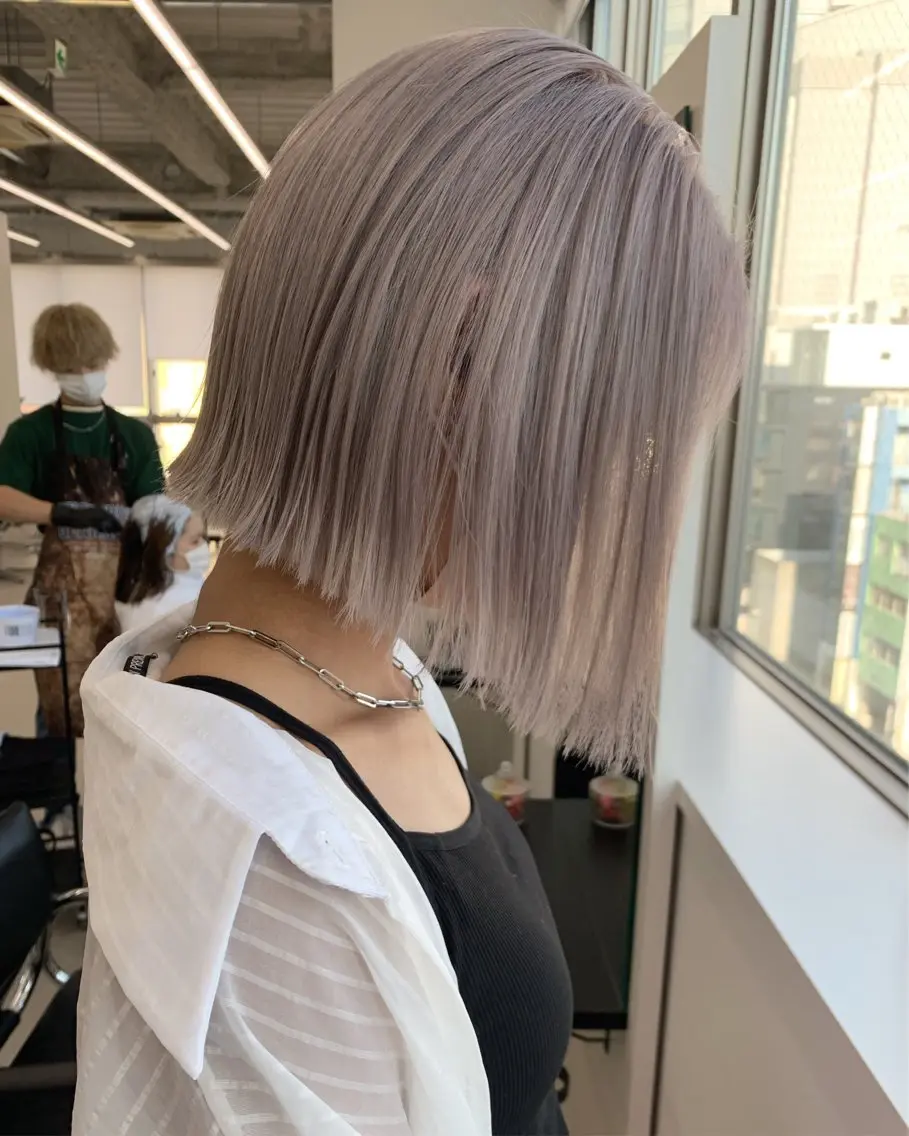 ミディアム アッシュ アッシュグレー アッシュグレージュ ボブ ハイライト 佐藤 まいらのヘアスタイル