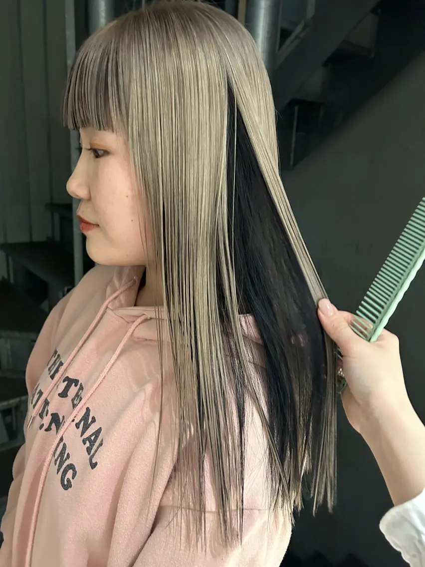 ロング ヘアカラー 髙林 優衣のヘアスタイル