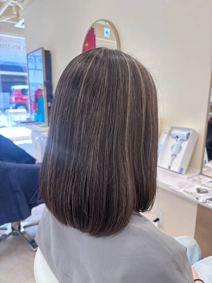 ミディアム カラー ハイライトカラー ハイライト トリートメント カット ヘアカラー トリートメント stella KOKONEのヘアスタイル