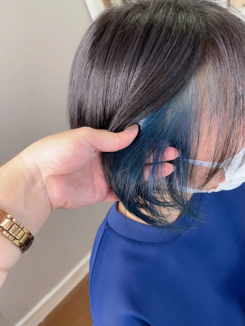 ショート カット ヘアカラー トリートメント 大良 彩水のヘアスタイル