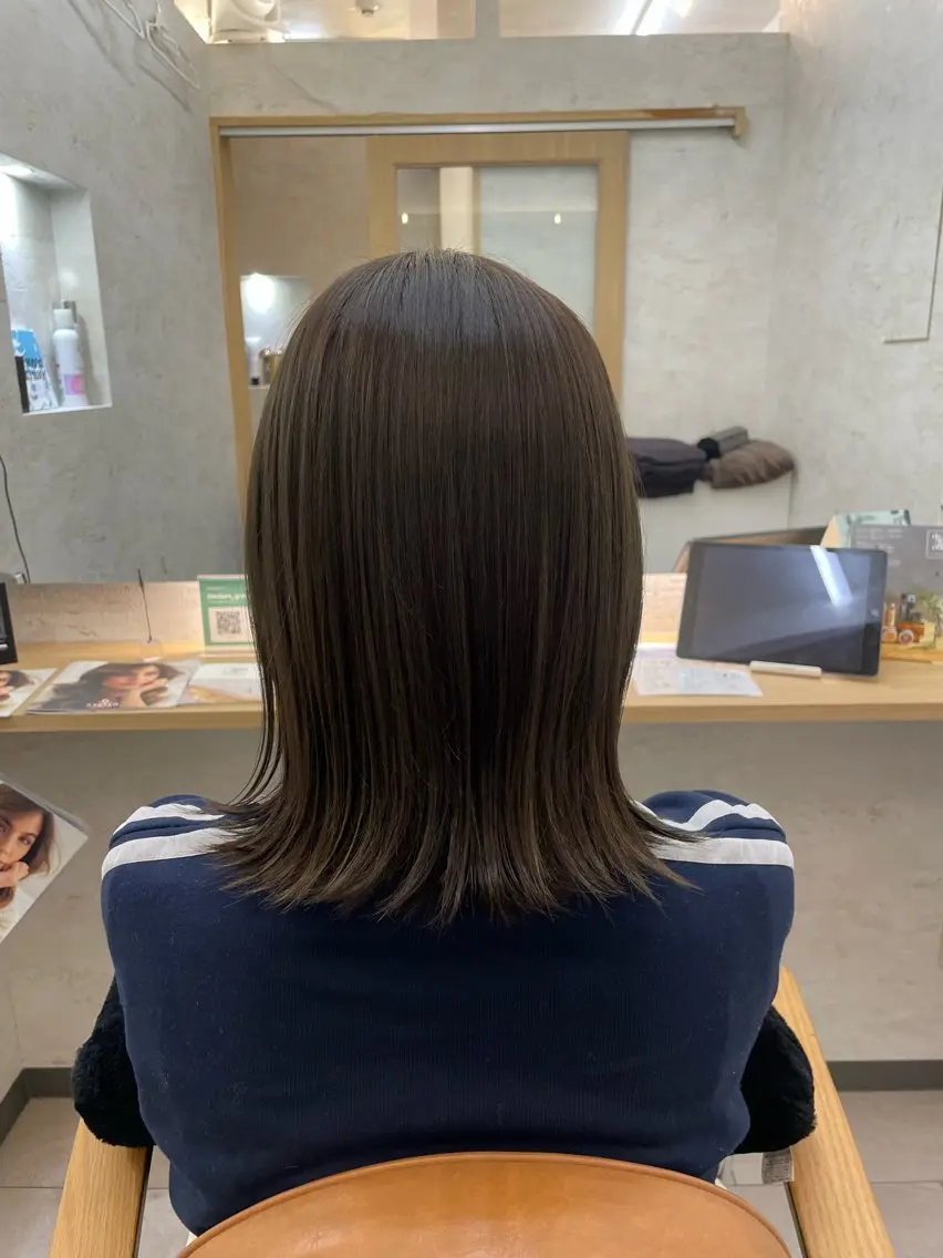 ミディアム カラー グレージュ オリーブグレージュ オリーブグレー カット ヘアカラー 高橋 芽衣のヘアスタイル