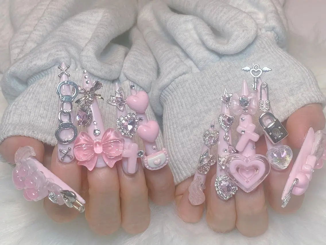 ネイル チークネイル フラッシュネイル フレンチネイル ガラスフレンチ キラキラネイル ハンドネイル ハンドケア Rena_Rei Nailsのネイルデザイン