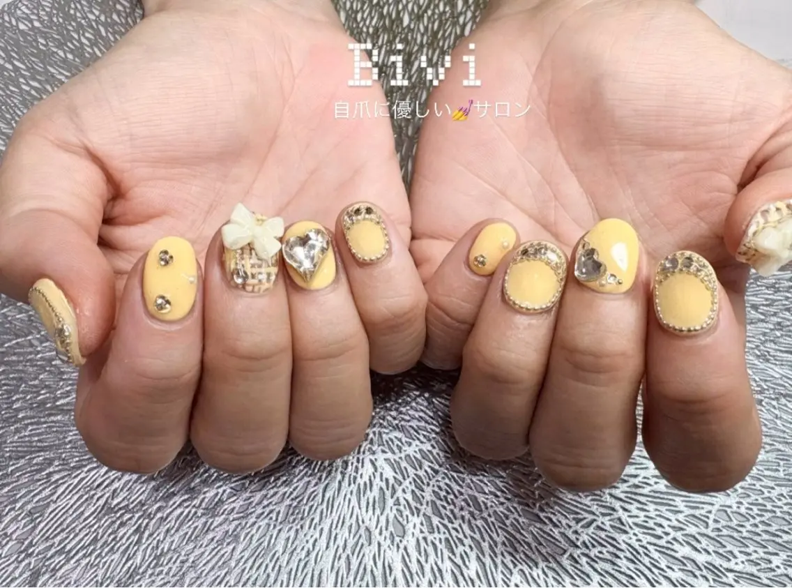ネイル アートネイル ラメ(グリッター) 持ち込み ワンホンネイル 冬ネイル ハンドネイル ハンドケア ♡Bivi♡自爪に 優しいネイルサロンのネイルデザイン