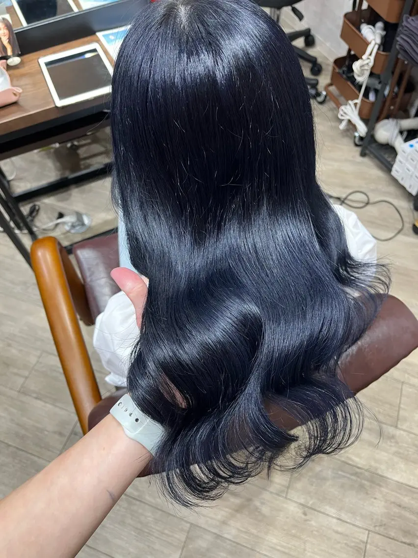 ロング カラー 黒髪 ブリーチ ブルーカラー ブルーブラック カット ヘアカラー トリートメント 🫧ぷる艶カラー🫧 Yuubi🦩のヘアスタイル