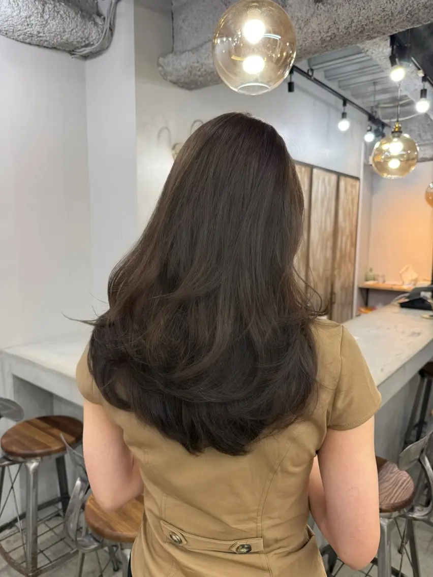 セミロング カラー ベージュカラー オリーブベージュ レイヤーカット カット ヘアカラー トリートメント ヘアセット 韓国ヘア🫧 KAZUTOのヘアスタイル