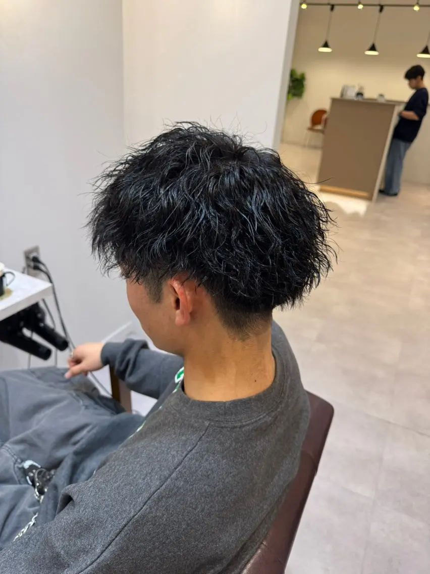 ショート パーマ メンズ メンズパーマ ツイストスパイラルパーマ スパイラルパーマ カット パーマ 松ヶ迫 珠里のヘアスタイル