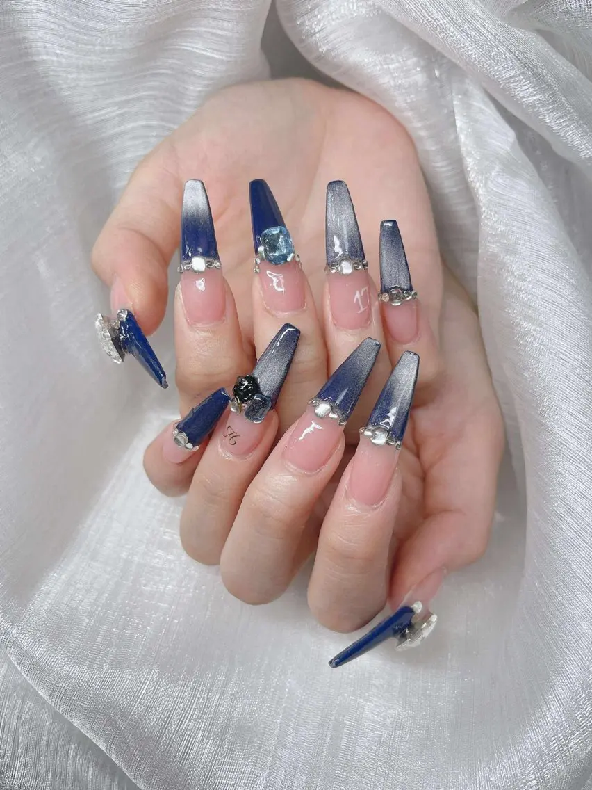 ネイル 長さ出し グラデーション 卒業式 キラキラネイル マグネットネイル ハンドネイル Lee Nailsのネイルデザイン
