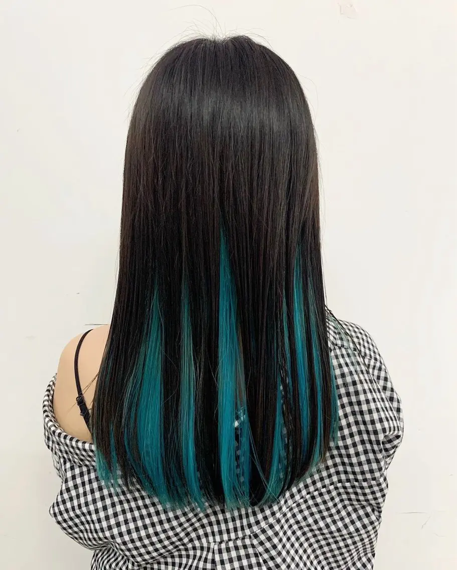 ロング カラー 黒髪 ブルーカラー インナーカラー CHERIEブリーチ ダブルカラー 天神のヘアスタイル