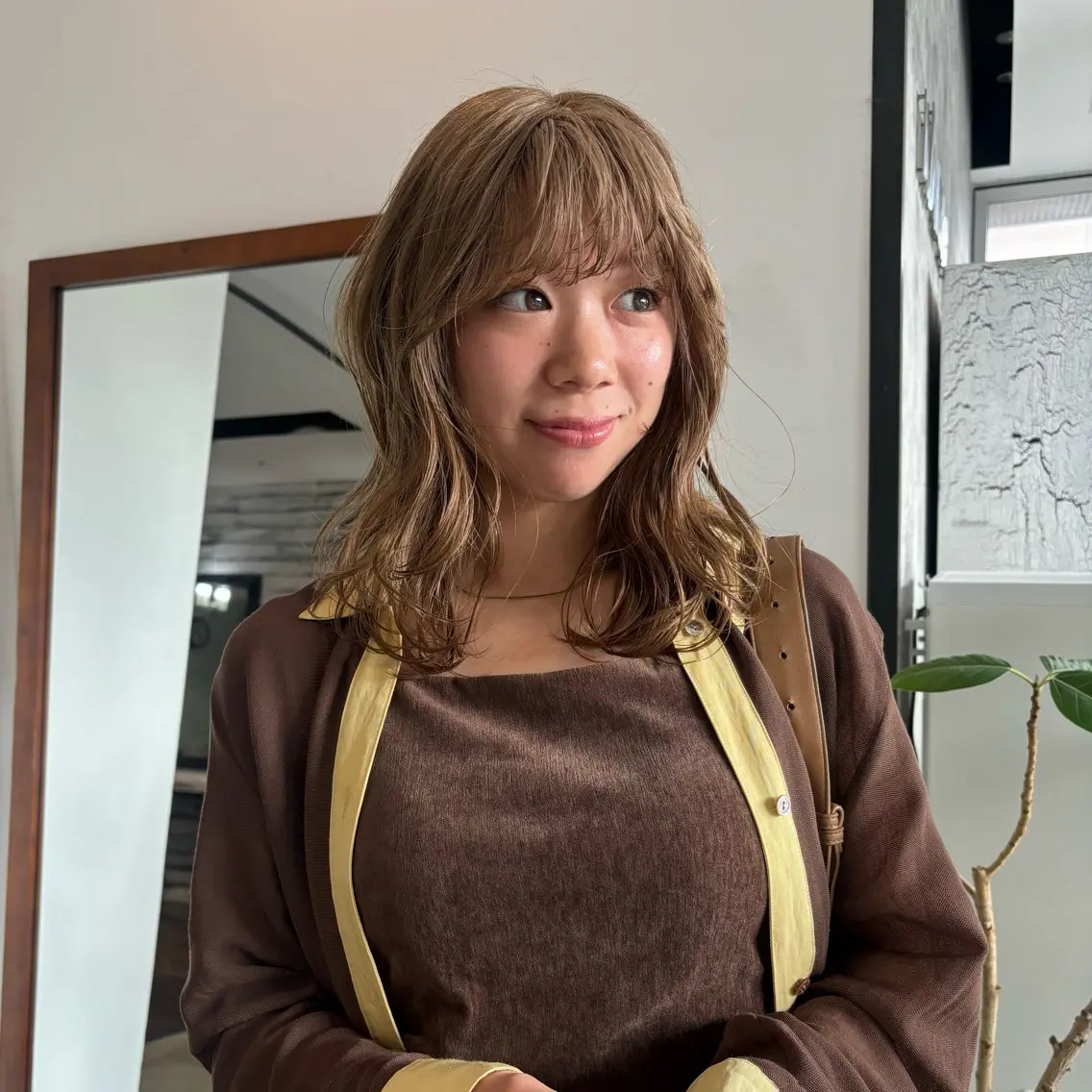 ミディアム カラー ベージュカラー ヘアカラー トリートメント 的場 莉音のヘアスタイル