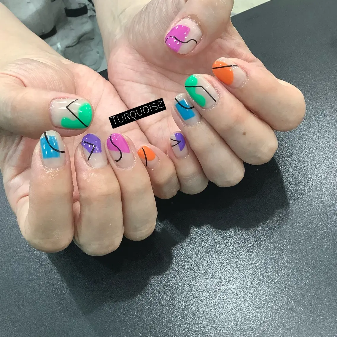 ネイル ハンドネイル ハンドケア 個性派ネイルサロン 💅🏼ターコイズのネイルデザイン