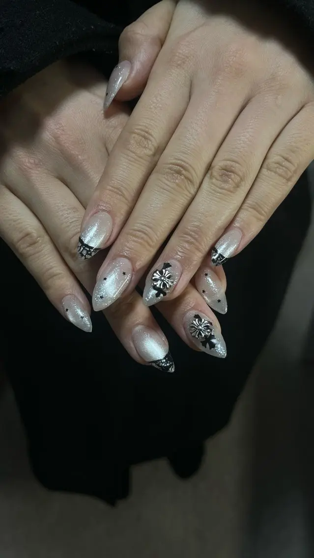 ネイル フラッシュネイル フラッシュマグ フレンチネイル レース 𝗮𝘆𝗮𝗸𝗮 📍新宿ネイリストのネイルデザイン