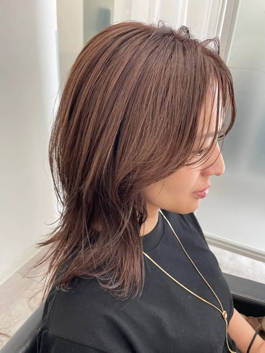 ミディアム カラー ミディアムレイヤー グレージュ ハイライトカラー ハイライト レイヤーカット ヘアカラー 末石 智のヘアスタイル