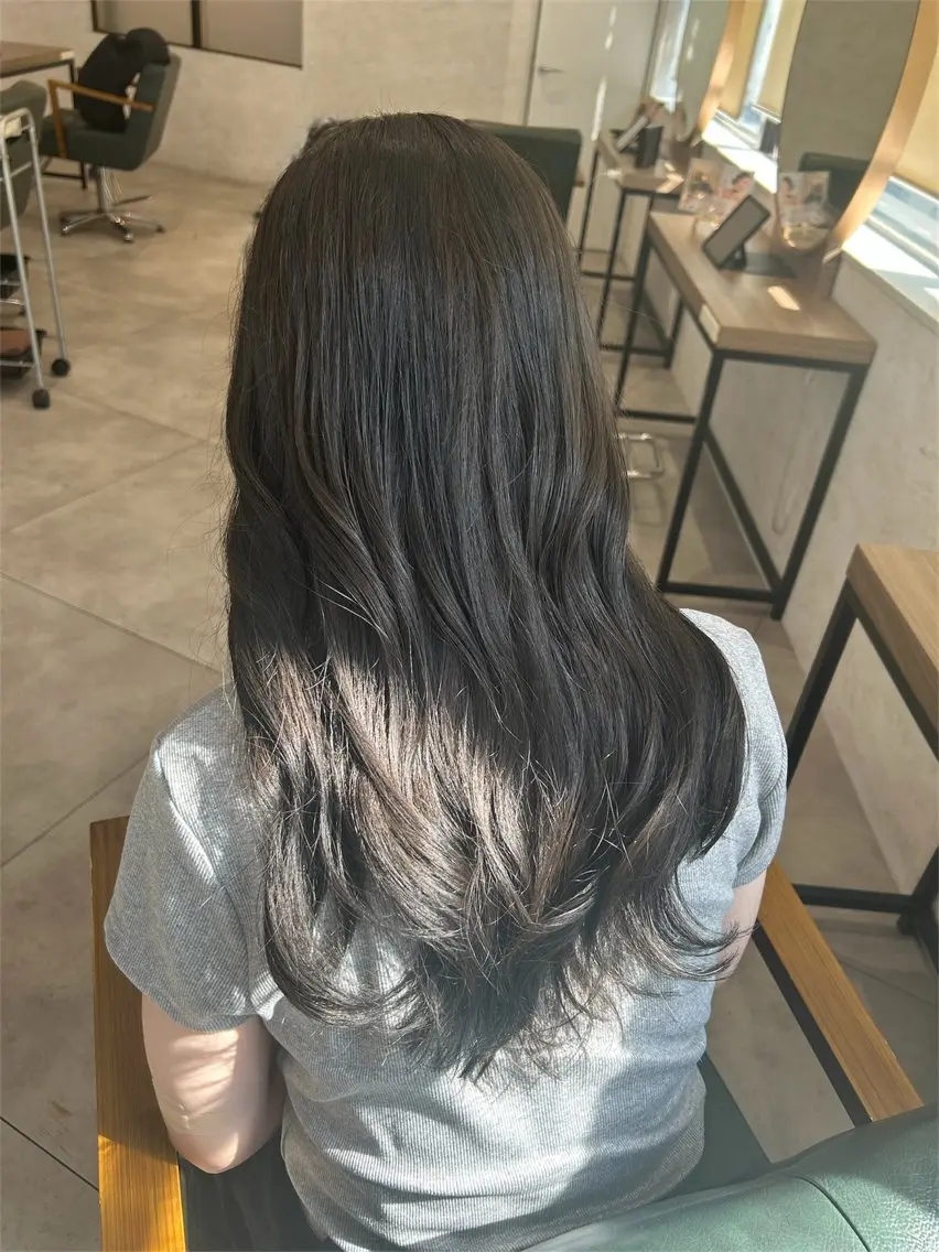 ロング カラー グレージュ オリーブグレージュ オリーブグレー レイヤー/ハイトーン 艶感/ririkaのヘアスタイル