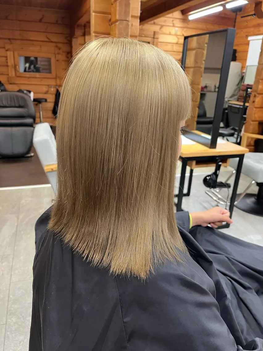 セミロング BREK 金沢店のヘアスタイル