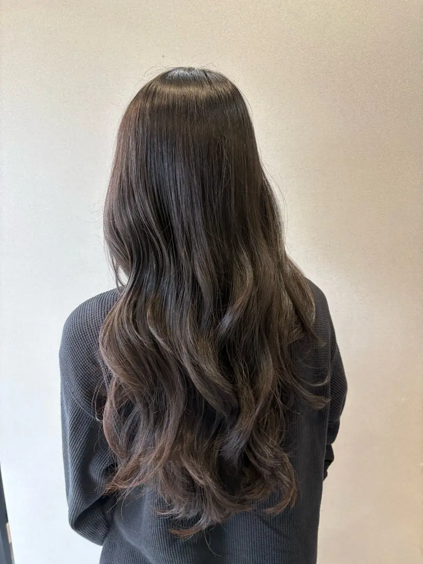 ロング レイヤーカット 赤池 日菜子のヘアスタイル