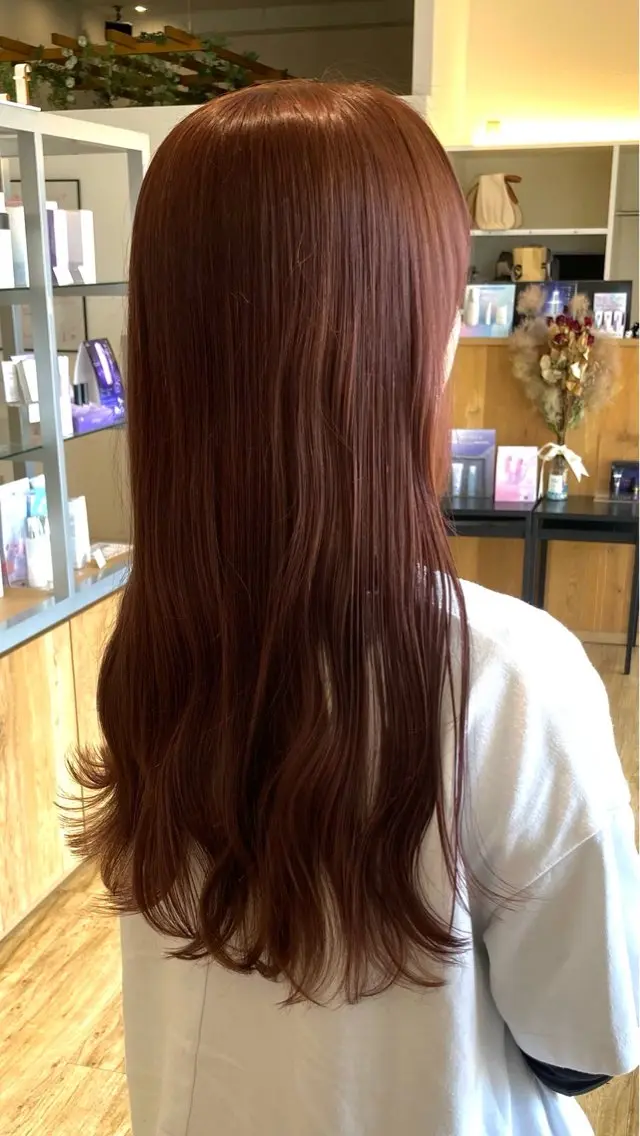 ロング 新谷 瀬里菜のヘアスタイル