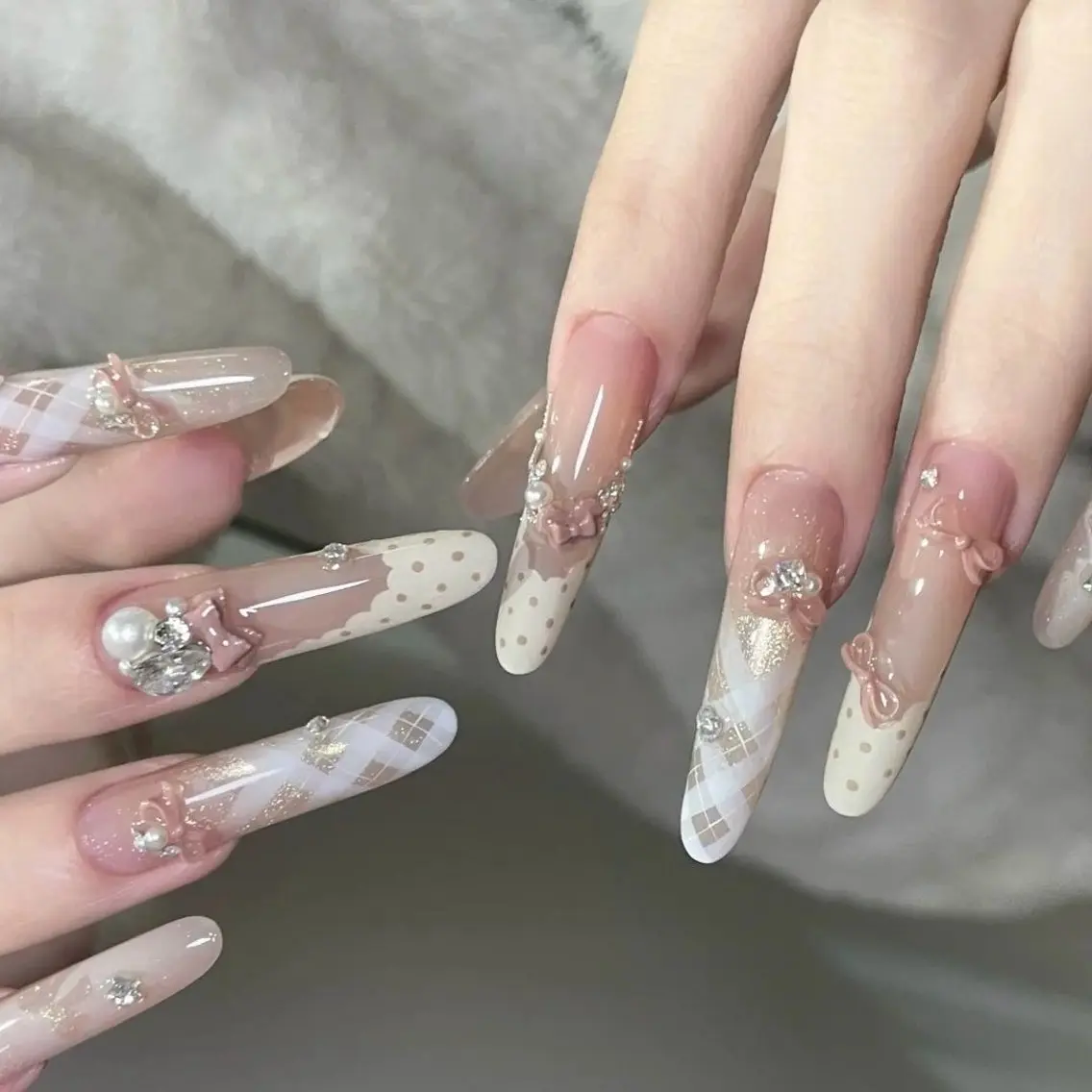 ネイル ドット ジェルネイル 韓国ネイル ロングネイル リボン ハンドネイル Blingg NailStudioのネイルデザイン