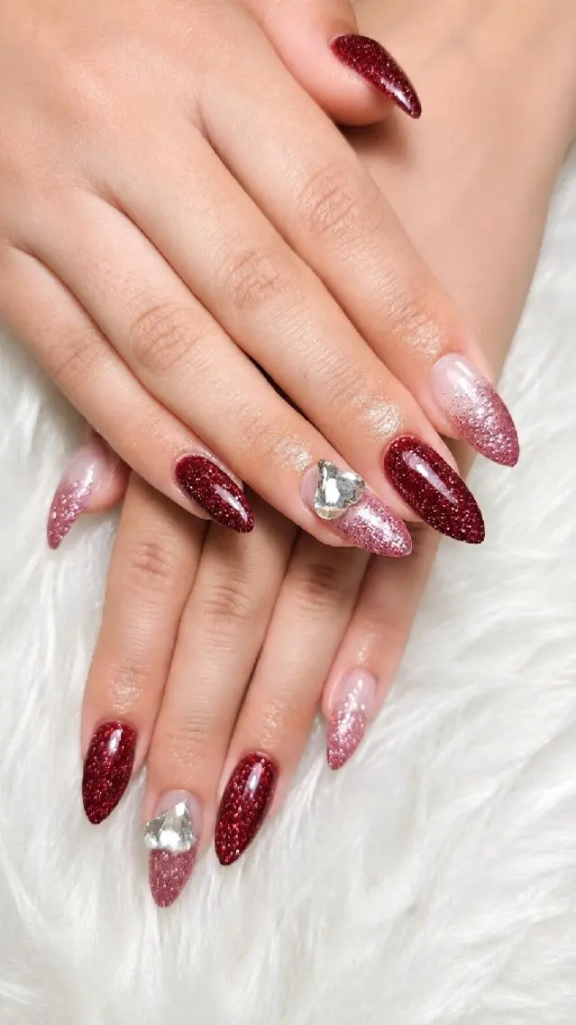 ネイル フラッシュネイル ラメ(グリッター) ラメグラデーション ピンク 赤色 ハンドネイル WB,nail 🤍 KOKORO のネイルデザイン