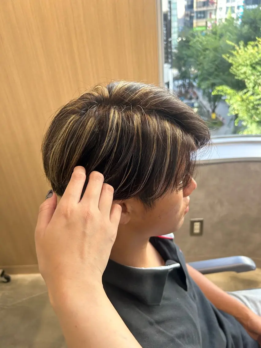 カラー メンズ メンズブリーチ メンズハイライト ブリーチ ダブルカラー ハイライトカラー 新宿/ミルクティー/ カットモデル/のりかのヘアスタイル