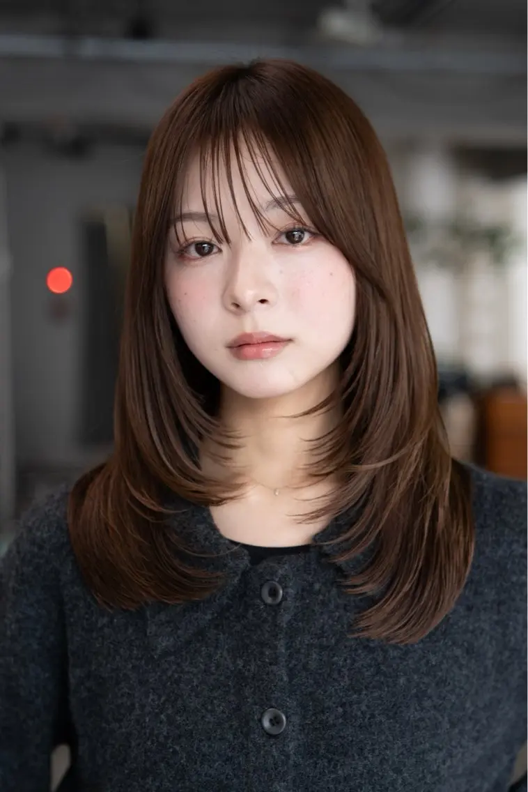 セミロング 顔周りカット レイヤーカット トリートメント カット ヘアカラー トリートメント まとまるレイヤー カット/透明感カラーのヘアスタイル