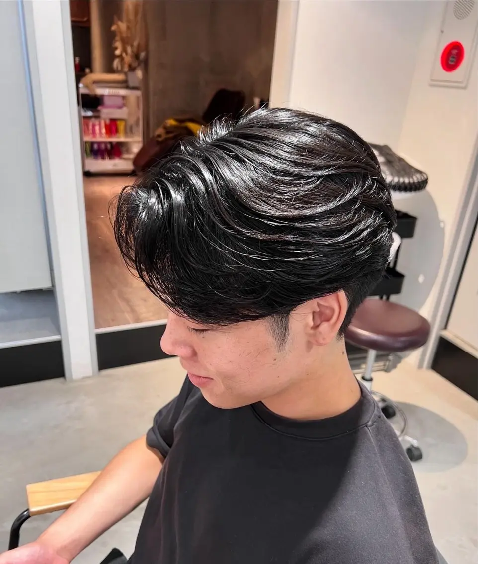 ショート パーマ メンズ センターパート フェザーパーマ メンズ韓国風 メンズパーマ 韓国風ヘア カット パーマ メンズカットパーマ ✂️ JOYAのヘアスタイル